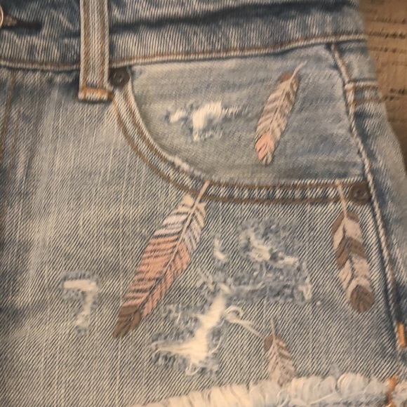 NEW AEO Distressed High Rise Embroidered Festival 100% Cotton Size 2 Jean Shorts - Picture 7 of 16